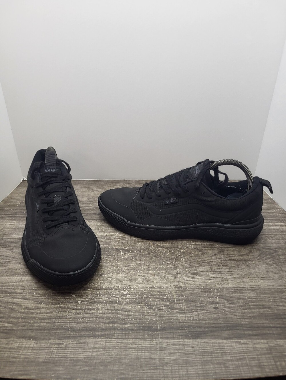 Vans UltraRange EXO Men's Size 8 Triple Black Skate Sneakers Casual Shoes